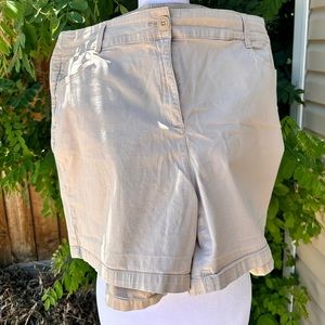 Croft&Barrow Women’s but  Size 18 khaki shorts